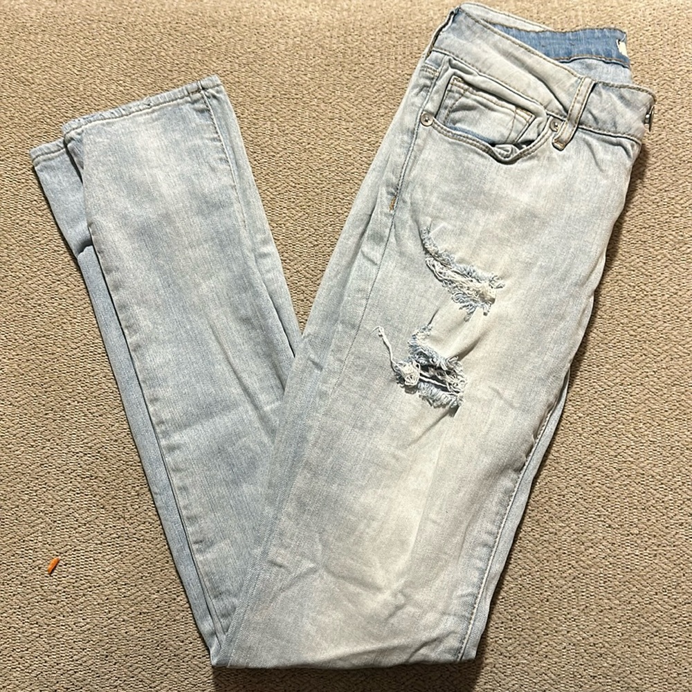 Bullhead distressed skinny jeans